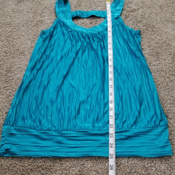 💜Med Ruffled Tank - Picture 3 of 5